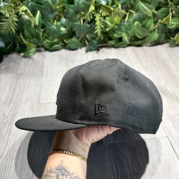 New Era Los Angeles Dodgers Black Out Fitted 7 3/4 MLB Snapback Baseball Hat Cap main image 5